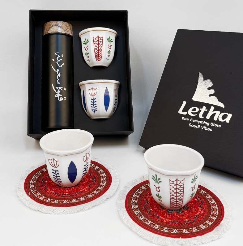 ليثا مجموعة هدايا ترمس من 3 قطع لفنجان قهوة عربي تتضمن ترمسًا من الفولاذ المقاوم للصدأ سعة 500 مل مع غطاء من خشب الحبوب وكوبين قهوة مزدوجين سعة 80 مل، مناسب للهدايا وأكواب هدايا اليوم - Image 3